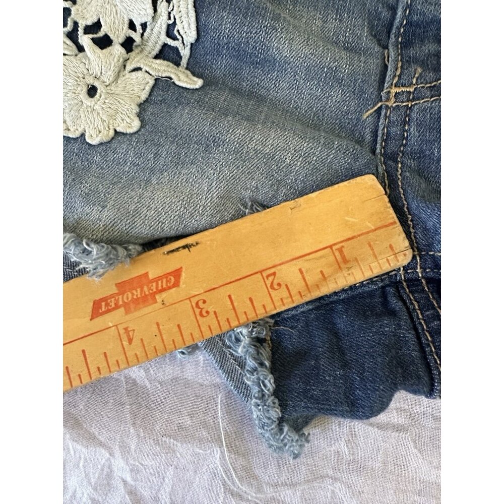 🌵4/$25 Mossimo Junior's Size 7 Blue Denim Shorts Embroidered Floral Cottagecore - Picture 7 of 8